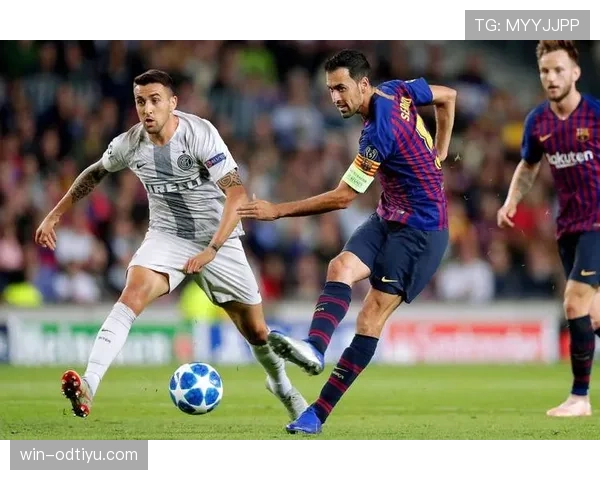 卡卡如何通过直塞撕开防线主导进攻？